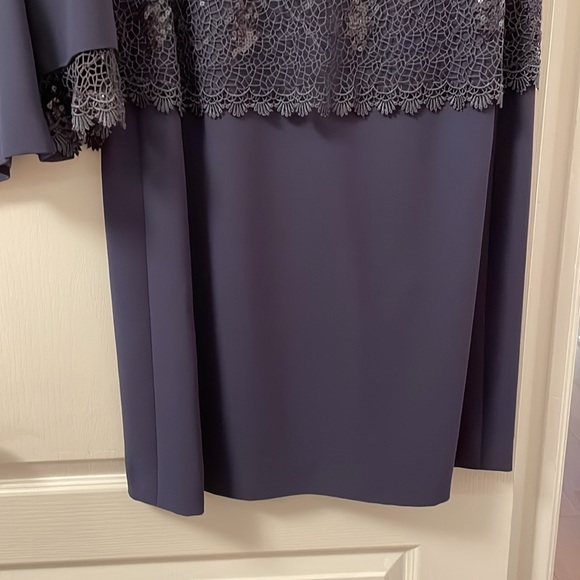 Custom made evening dress with matching jacket, crepe and lace - Picture 3 of 8